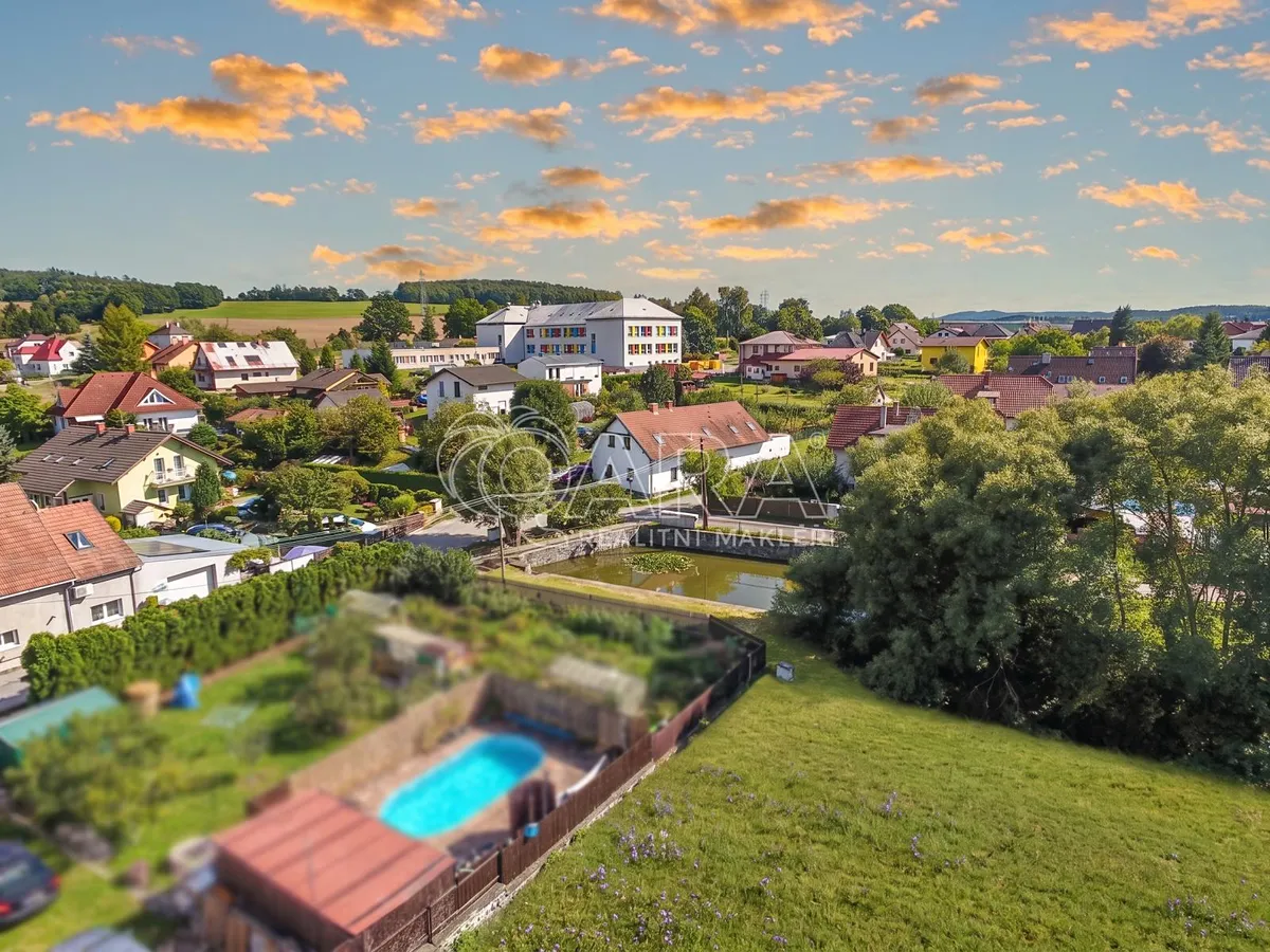 Prodej stavebního pozemku 1555 m²